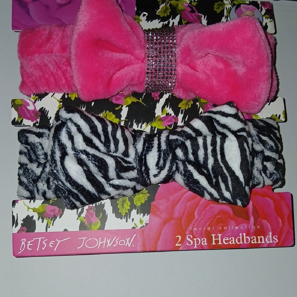 Betsey Johnson Pink and Zebra Spa Headbands Facial collection NWT - Picture 1 of 6